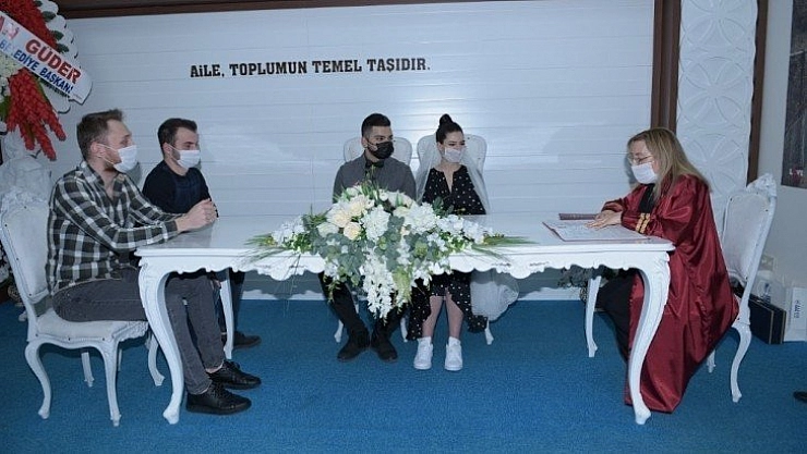 Nikahlar maskeli kıyılıyor