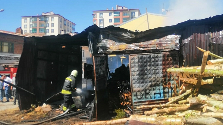 Odunlukta korkutan yangın