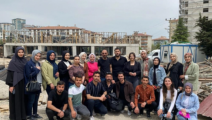 Öğrenciler 1 Mayıs'ta işçilerle bir araya geldi