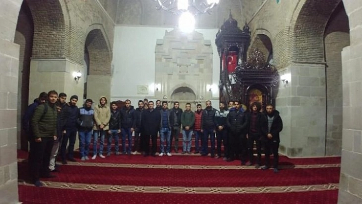 Öğrenciler sabah namazında buluştu