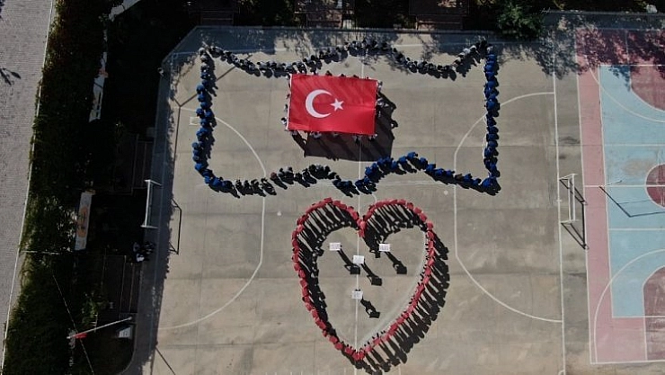 Öğrencilerden anlamlı mesaj