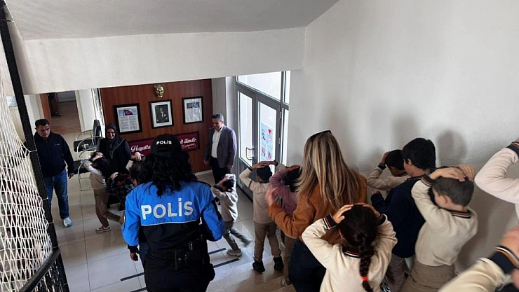 Öğrencilere deprem ve afet bilinci eğitimi verildi