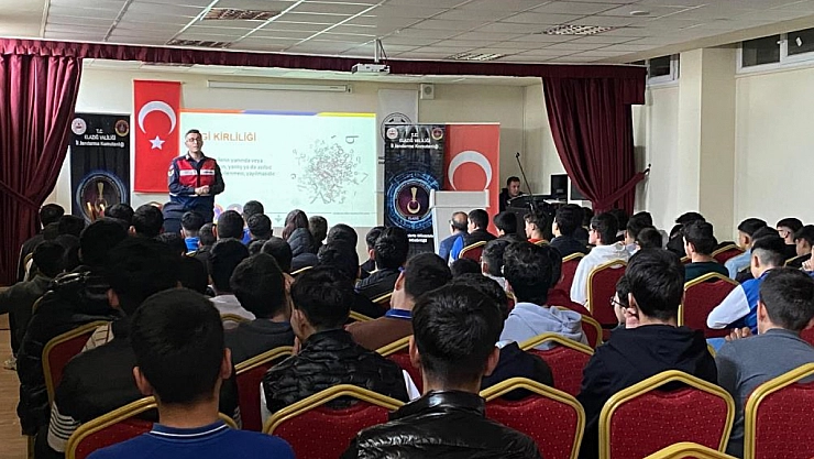 Öğrencilere güvenli internet dersi verildi