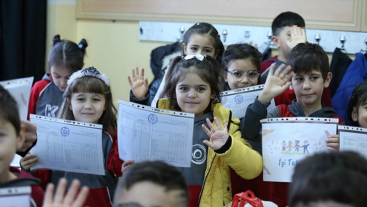 Öğrencilere karne hediyesi gibi karar! 16 gün sürecek yarı yıl tatilinde neler yapılacak? Ödev verilecek mi? 