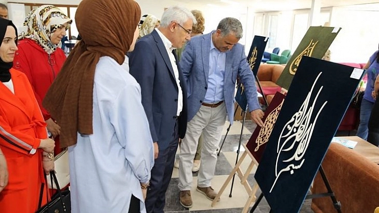 Öğrencilerden hat sergisi