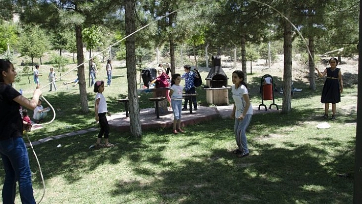 Öğrencilerin piknik keyfi