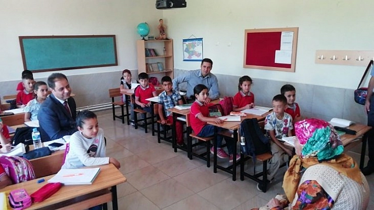 Hayırsever kadına plaketli teşekkür