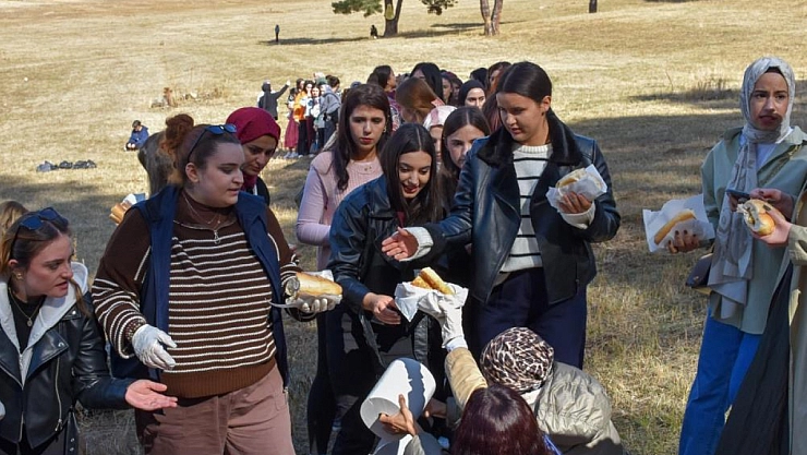 Oltu'da gençler doğa ile buluştu