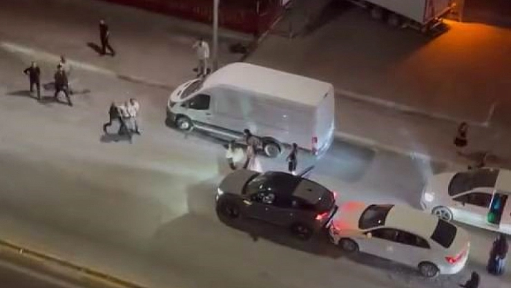 Önce kaza yaptılar, sonra kavga ettiler