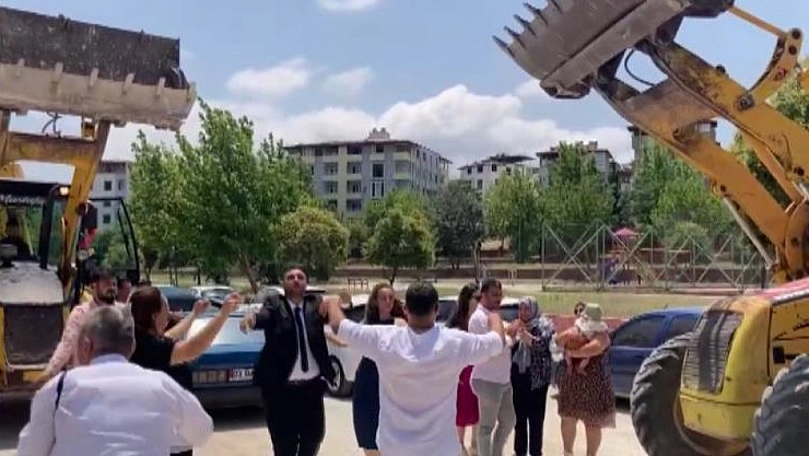 Operatör damat, gelin almaya gidince bakın ortaya ne görüntüler çıktı