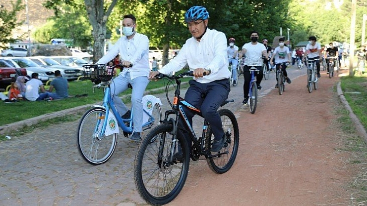 Gençlerle pedal çevirdi