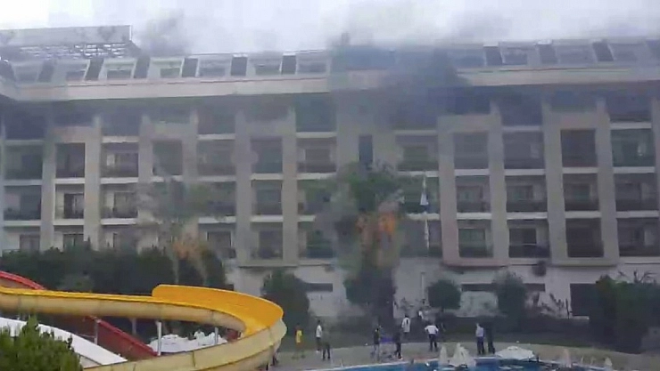 Antalya'da otelde yangın çıktı.