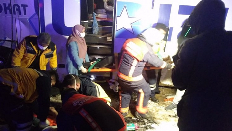 Otobüs yoldan çıktı