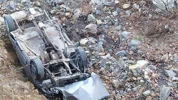 Otomobil dere yatağına yuvarlandı: 1 ölü, 1 yaralı