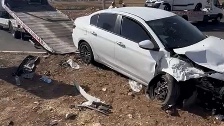 Otomobil ile hafif ticari araç çarpıştı: 4 yaralı