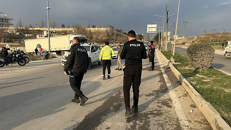 Otomobil ile minibüs çarpıştı: 1 yaralı