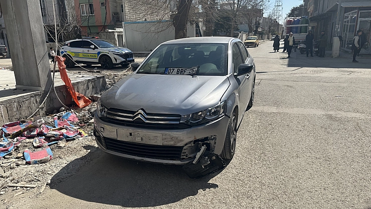Otomobil ile motosiklet çarpıştı: 1 ağır yaralı