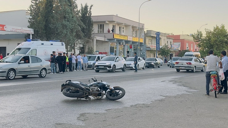 Otomobil ile motosiklet çarpıştı: 1 yaralı