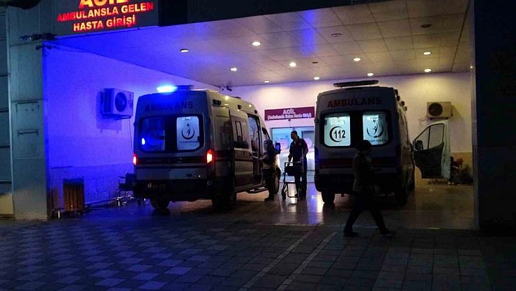 Otomobil ile traktör çarpıştı