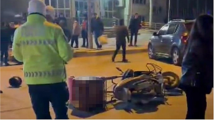 Otomobil motokuryeye çarptı