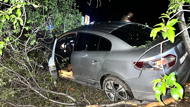 Otomobil şarampole yuvarlandı: 2 yaralı