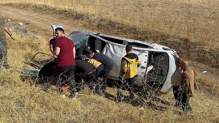 Otomobil şarampole yuvarlandı: 4 yaralı