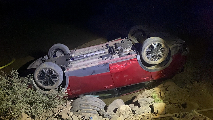 Otomobil su kanalına uçtu: 4 yaralı