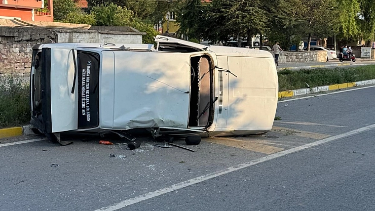 Otomobil takla attı: 3 yaralı