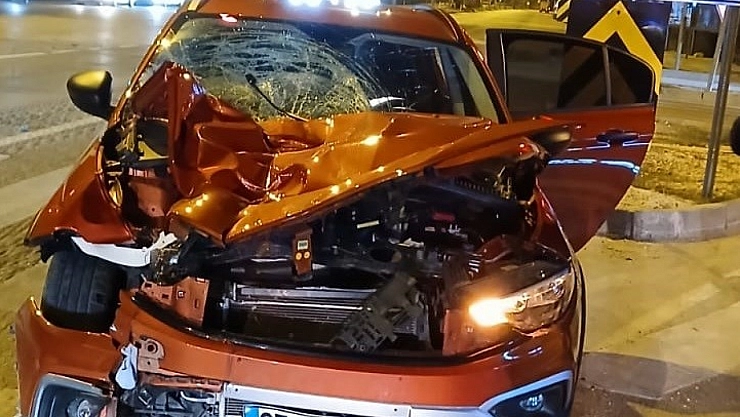 Otomobil yayalara çarptı: 2 ölü