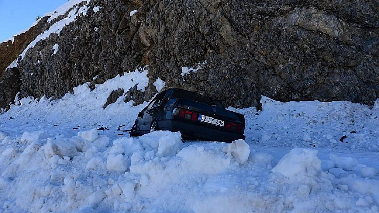 Otomobil takla attı