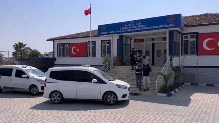 Otomobille göçmen kaçıran 3 şahıs tutuklandı