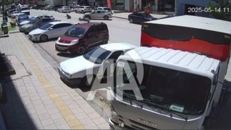 Otomobille motosiklet çarpıştı: 1 yaralı
