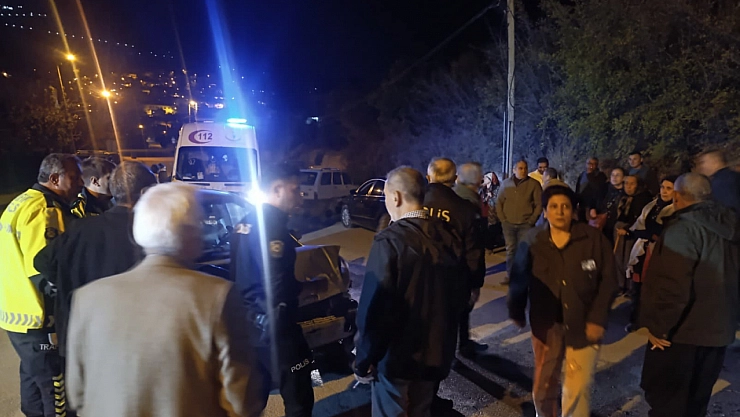 Otomobiller çarpıştı: 3 yaralı