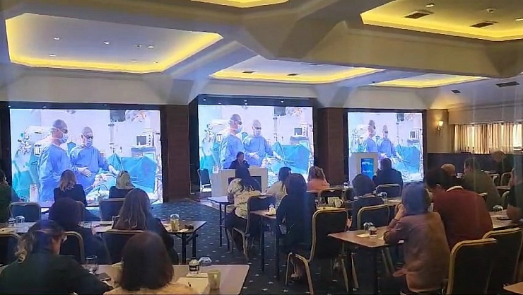 Böbrek naklini doktorlar canlı izledi