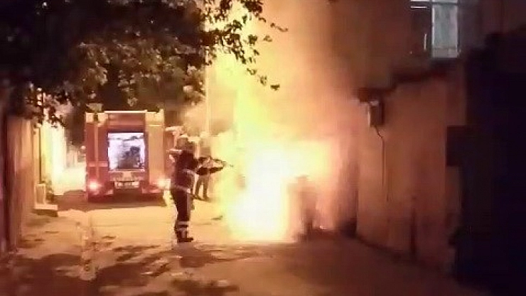 Park halindeki motosiklet alev alev yandı