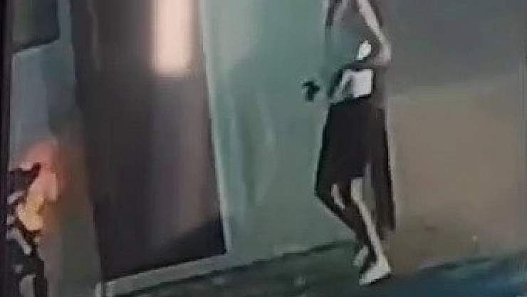 Park halindeki motosiklet yandı