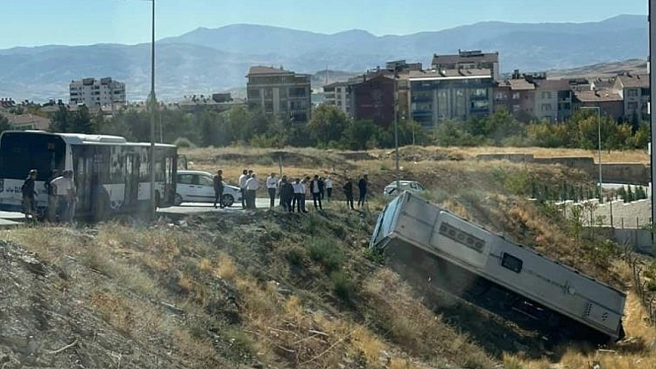 Park halindeki otobüs şarampole yuvarlandı