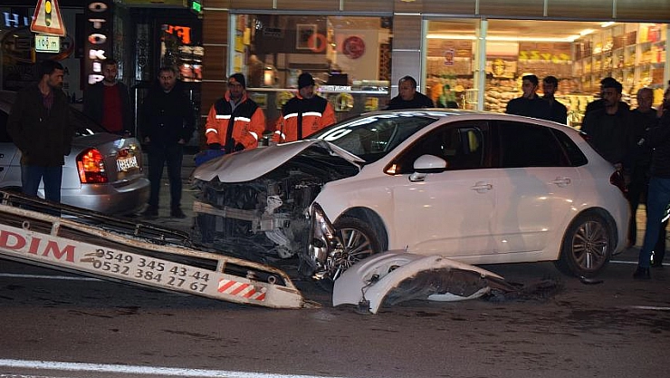 Park halindeki otomobile çarptı