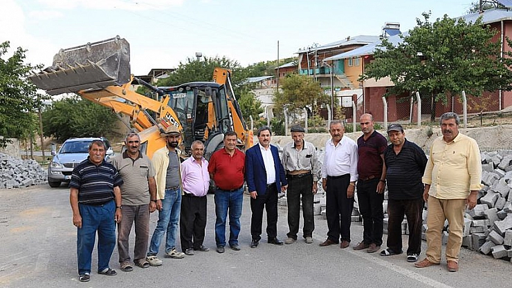 Parke taşı döşeniyor