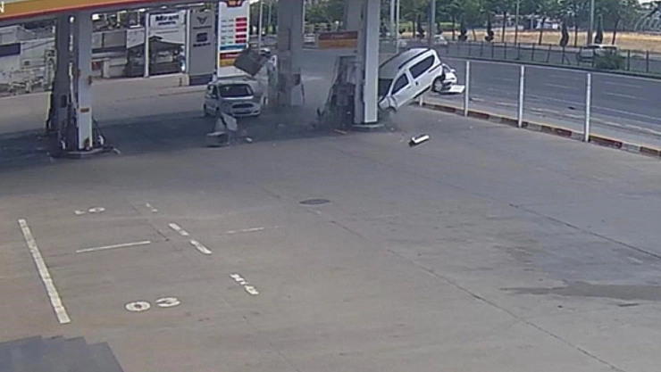 Petrol istasyonuna daldı