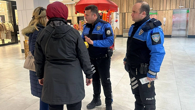 Polis ekipleri dolandırıcılığa karşı bilgilendirdi