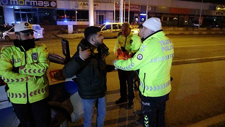 Polisin 'dur' ihtarına uymadı