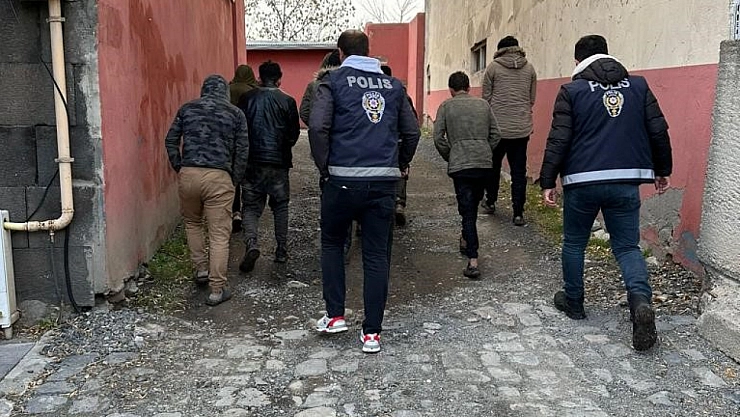 Polisten göçmen operasyonu