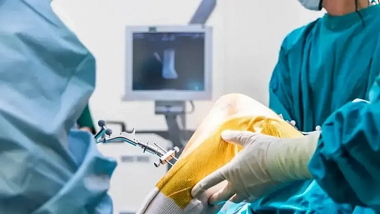 Prof. Dr. Demirörs Açıkladı: Robotik Cerrahi ile Protez Ömrü Uzuyor