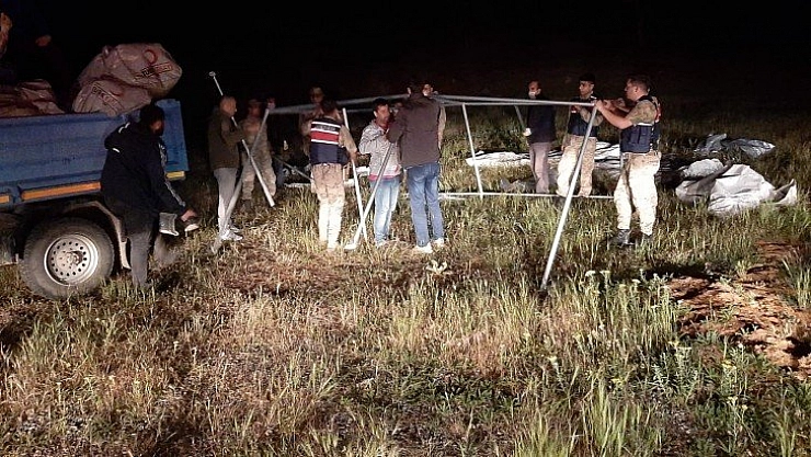 Depremzedeler için çadır kuruldu