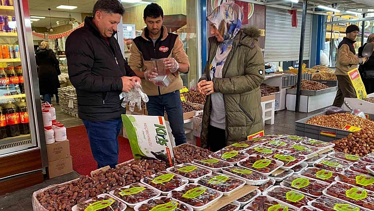 Hurma tezgahlarda yerini aldı! İşte fiyatlar...