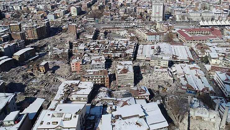 Resmi Gazete'de yayımlandı! Deprem Bölgesine Müjde! Faiz Silindi, Avanslar Ertelendi!