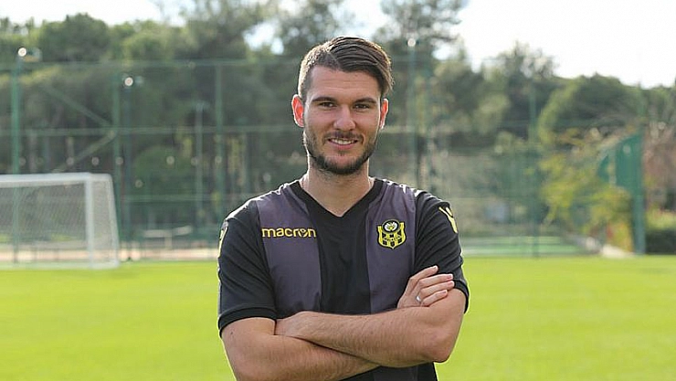 İmza atıp kampa katıldılar