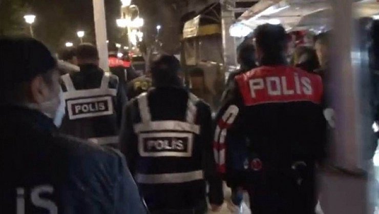 Saat 22.00'de kepenk kapattılar