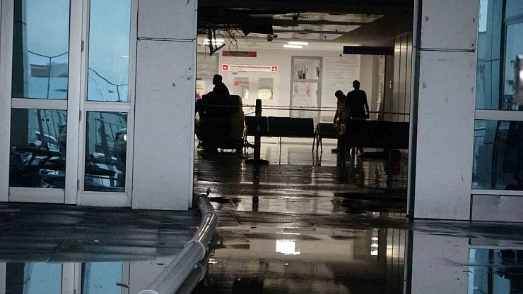 Malatya'da hastanenin tavanı çöktü